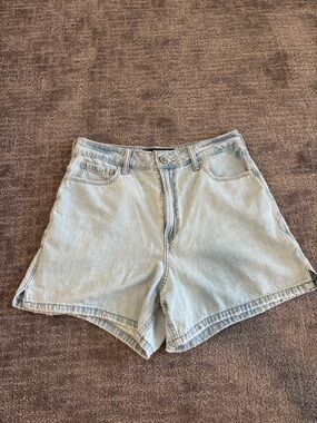 Hollister 90’s high rise denim shorts
